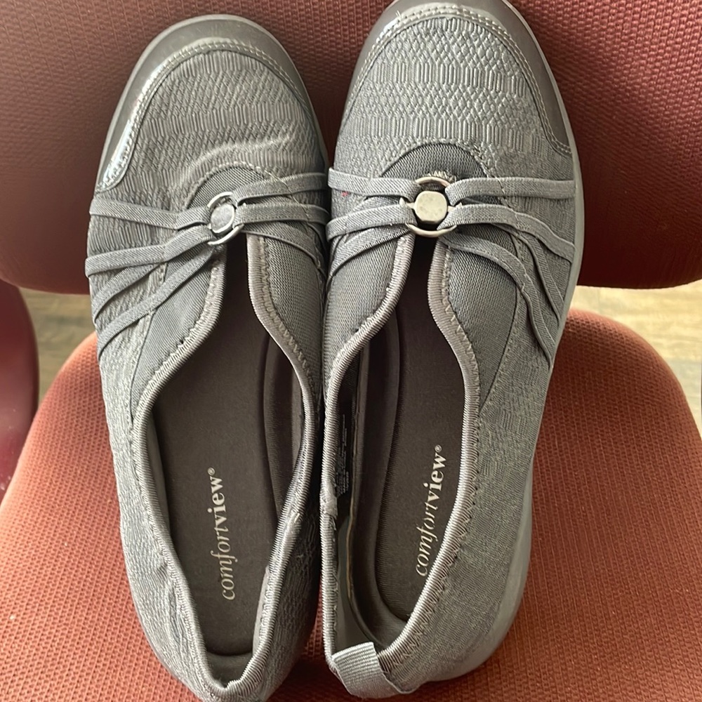 Comfortview Excellent condition great slip on shoes 10M